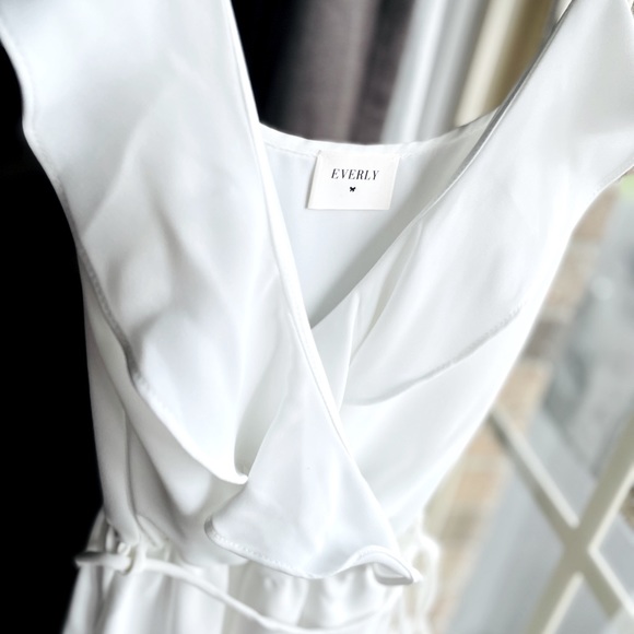 ⬇️ Everly White Flowy Dress NWOT - Picture 2 of 12